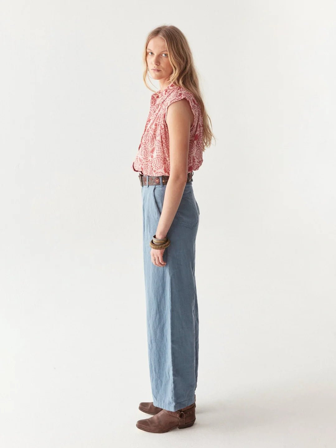 Maison Hotel Marisa Pant in Petroleo Blue side on