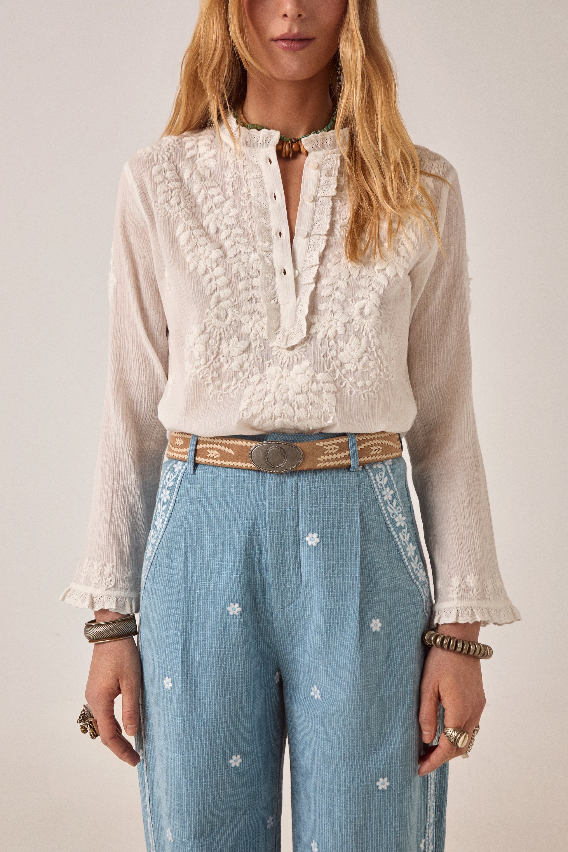 Maison Hotel Gabriela Blouse – Bilbao close up