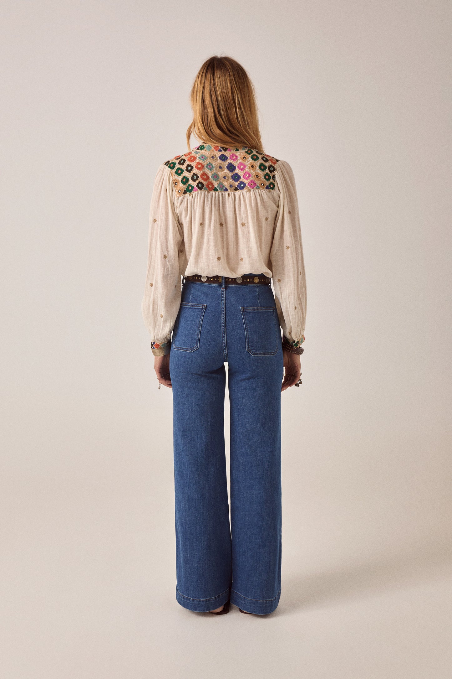 Maison Hotel Cleo Blouse back image