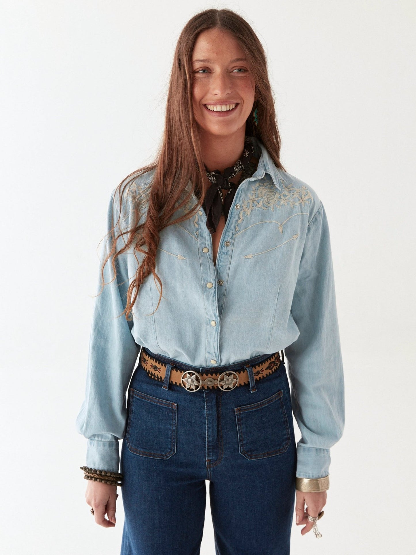 Maison Hotel Agustina Belt in Yerba Mata on model wearing jeans