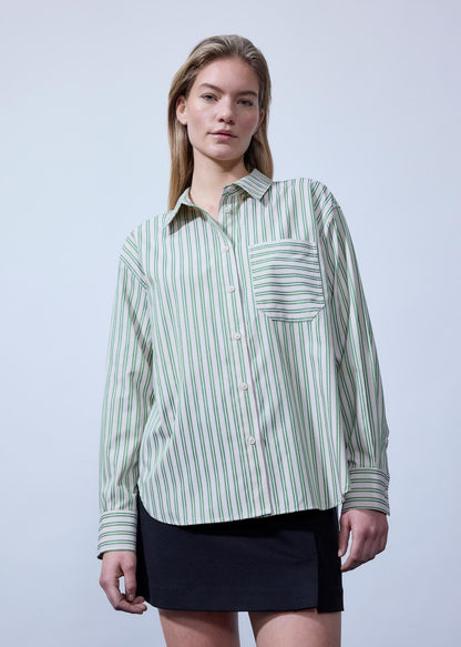 Modstrom Mille md shirt in green on model