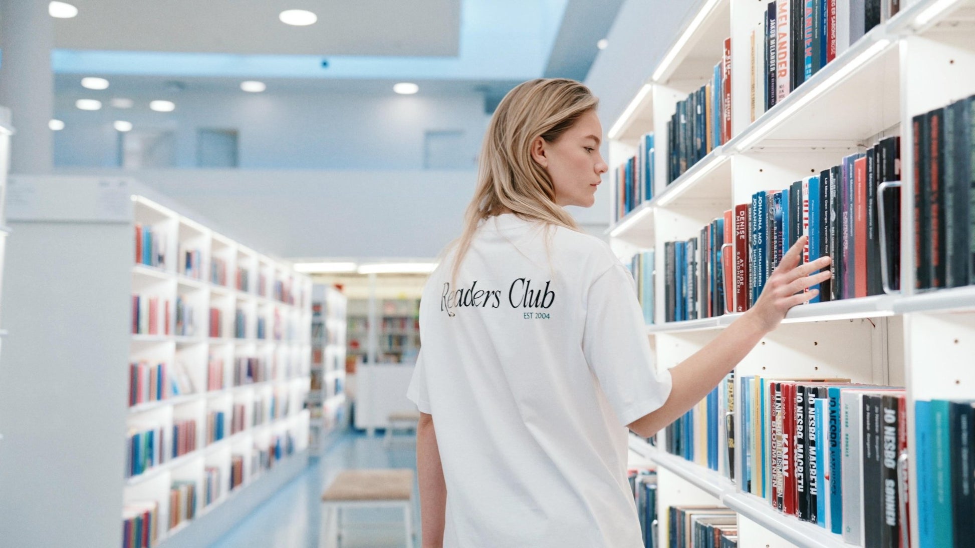 Modstrom Pipe md t-shirt Readers Club white campaign shot 2