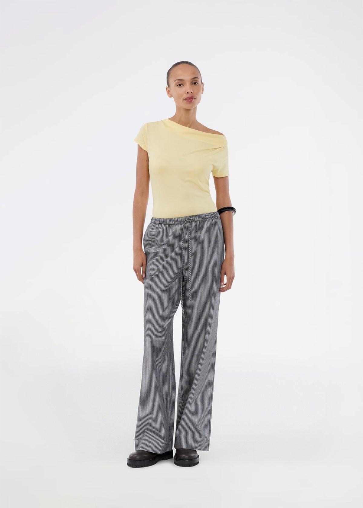 Modström Hima md drapey t-shirt in jojoba 2