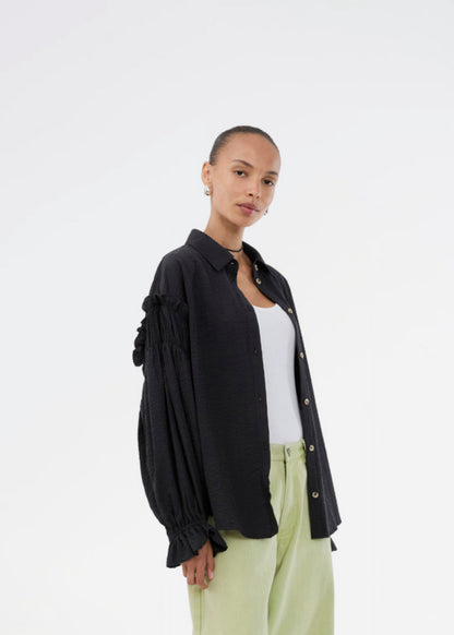 Modström Ursa md shirt in black 1