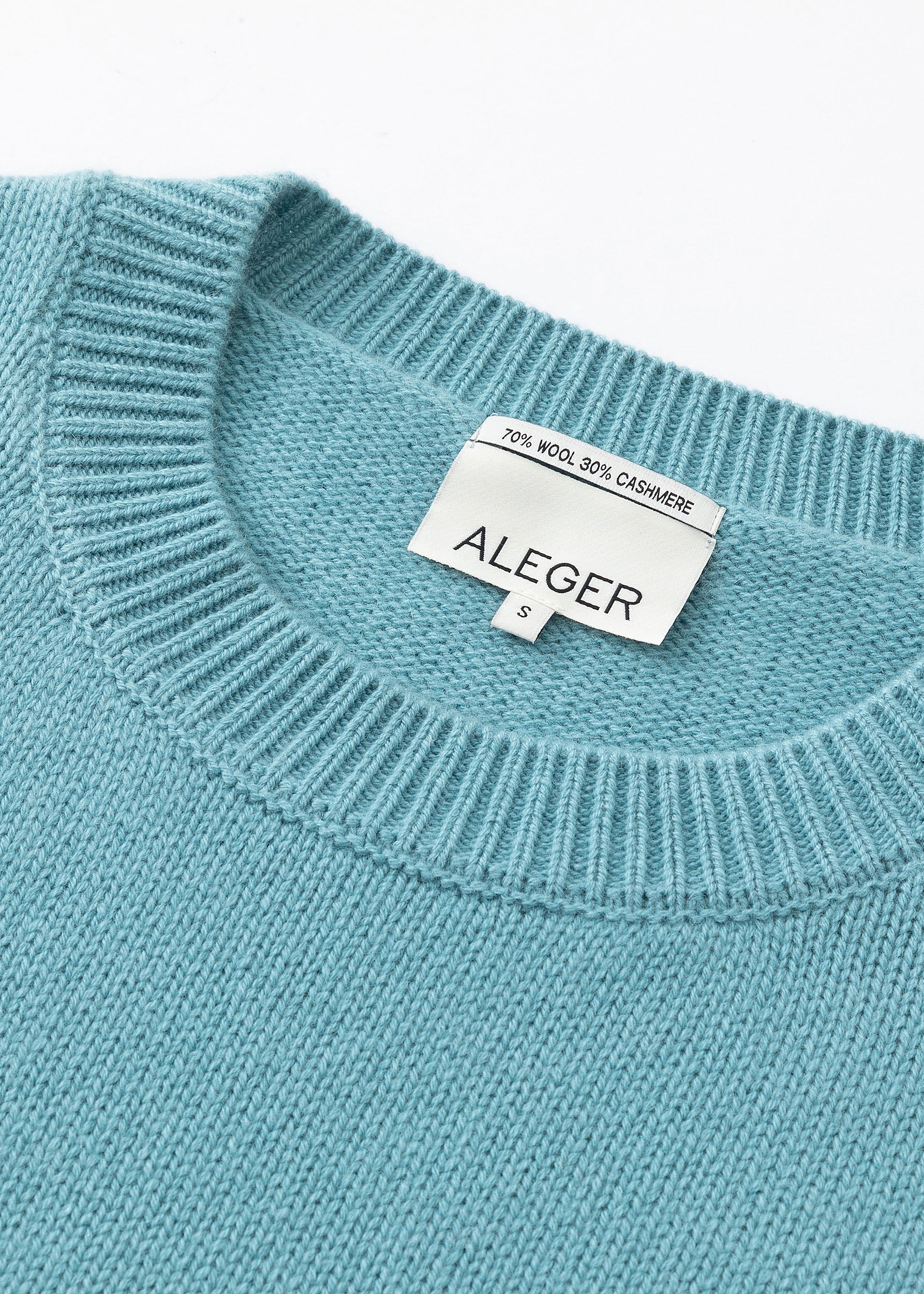 Aleger cashmere sweater in sicily blue neckline