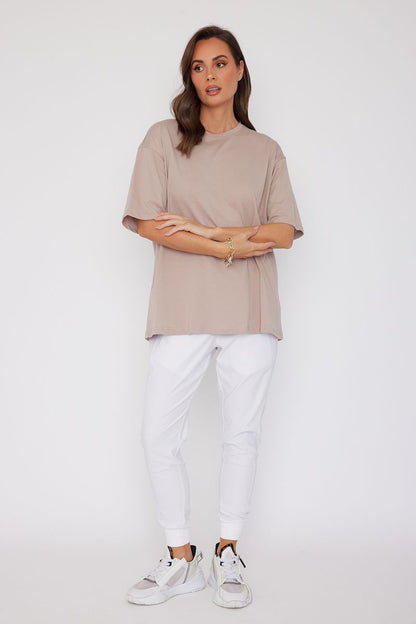 Alexandra women's Nix t-shirt in coco arms crossed