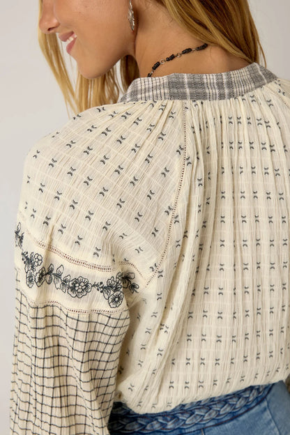 Maison Hotel Noemi Blouse patchwork notes back image