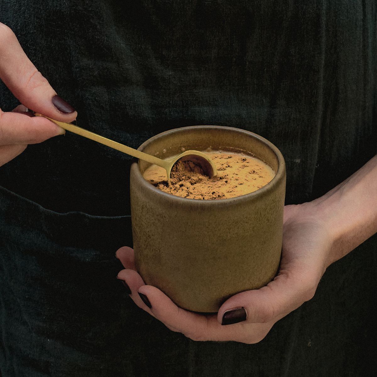 OM cacao dust in a cup