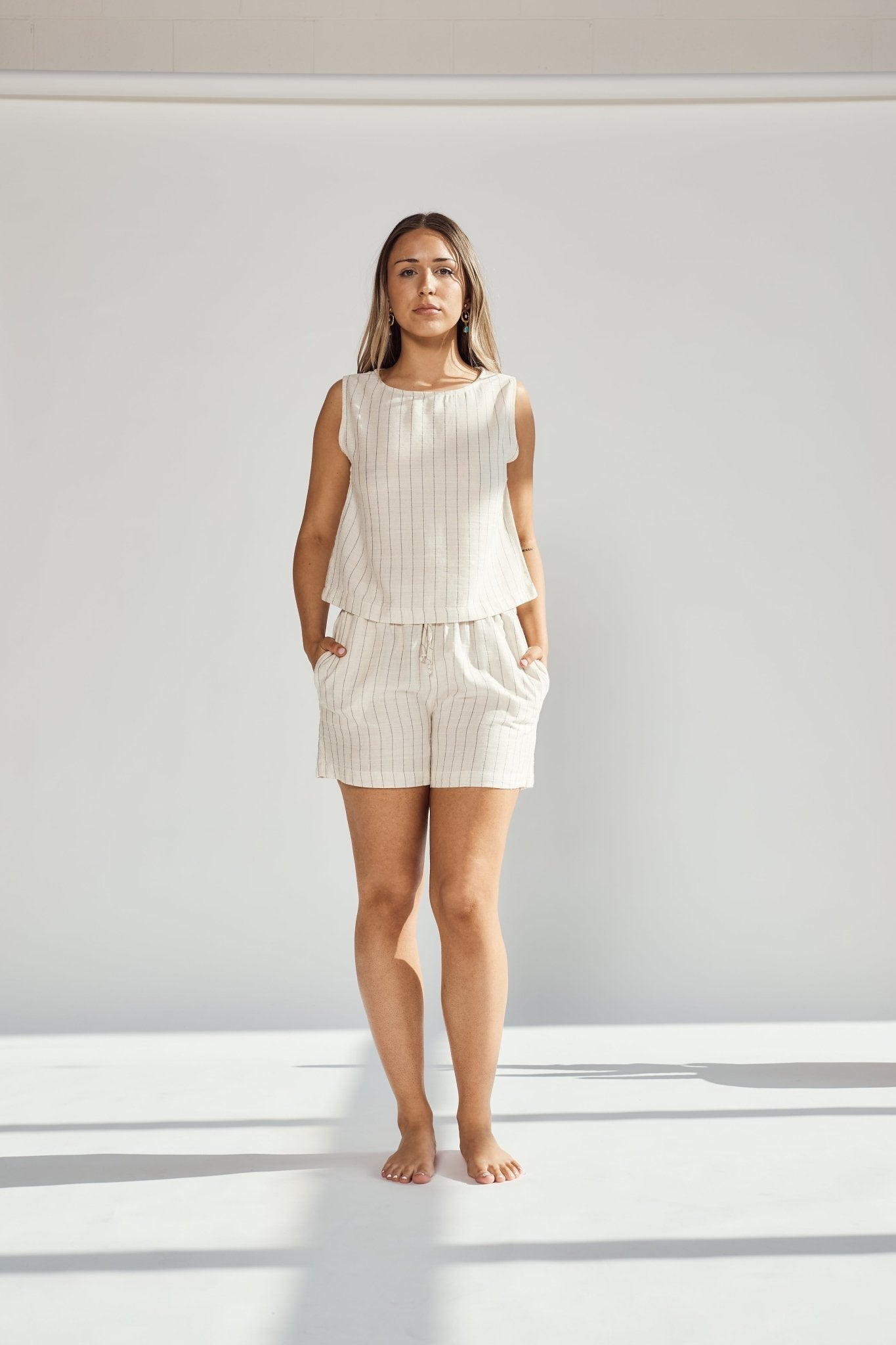Patara Life linen top and shorts set – black stripe 1