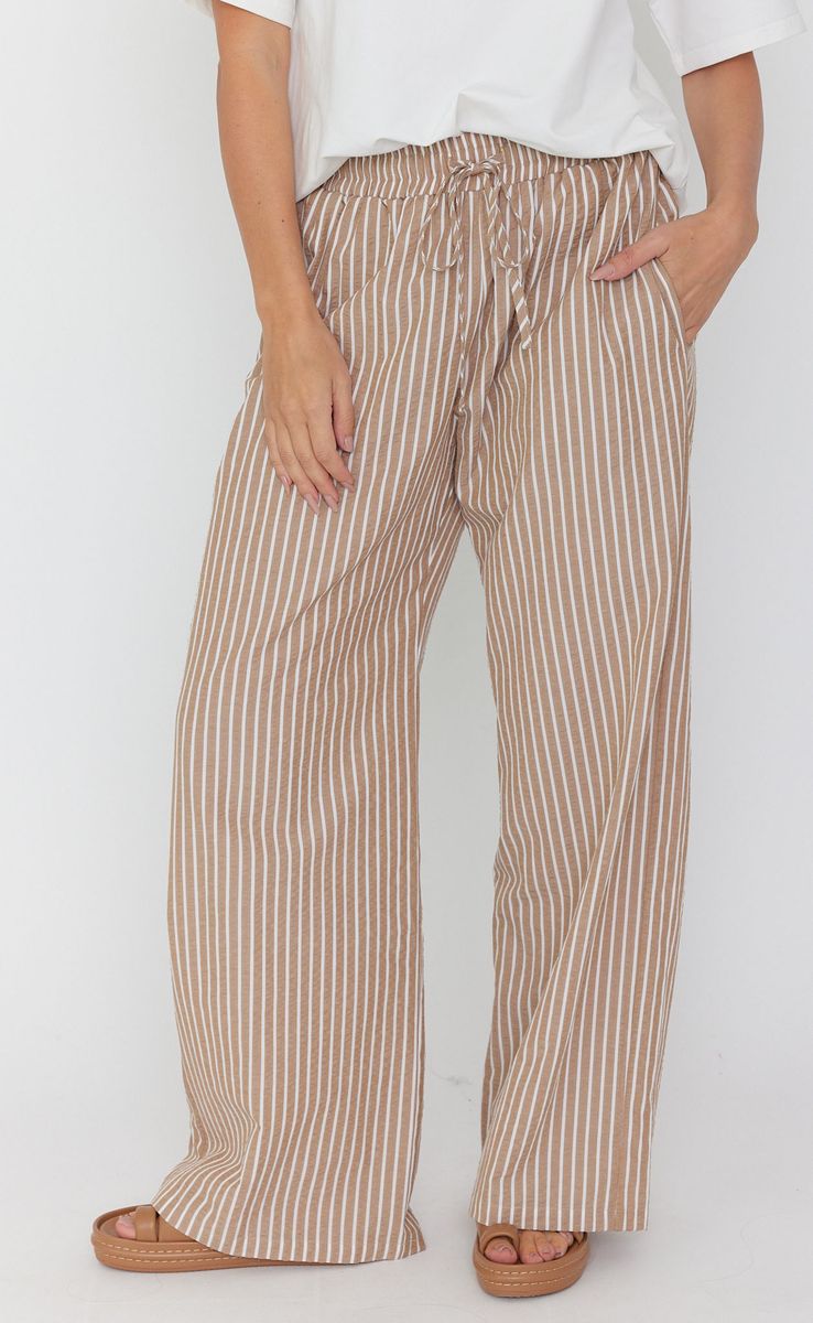 Alexandra splinta pants in beige close up 