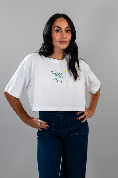 Nina Daisy women's white t-shirt crop – fresh as a daisy hands on hips
