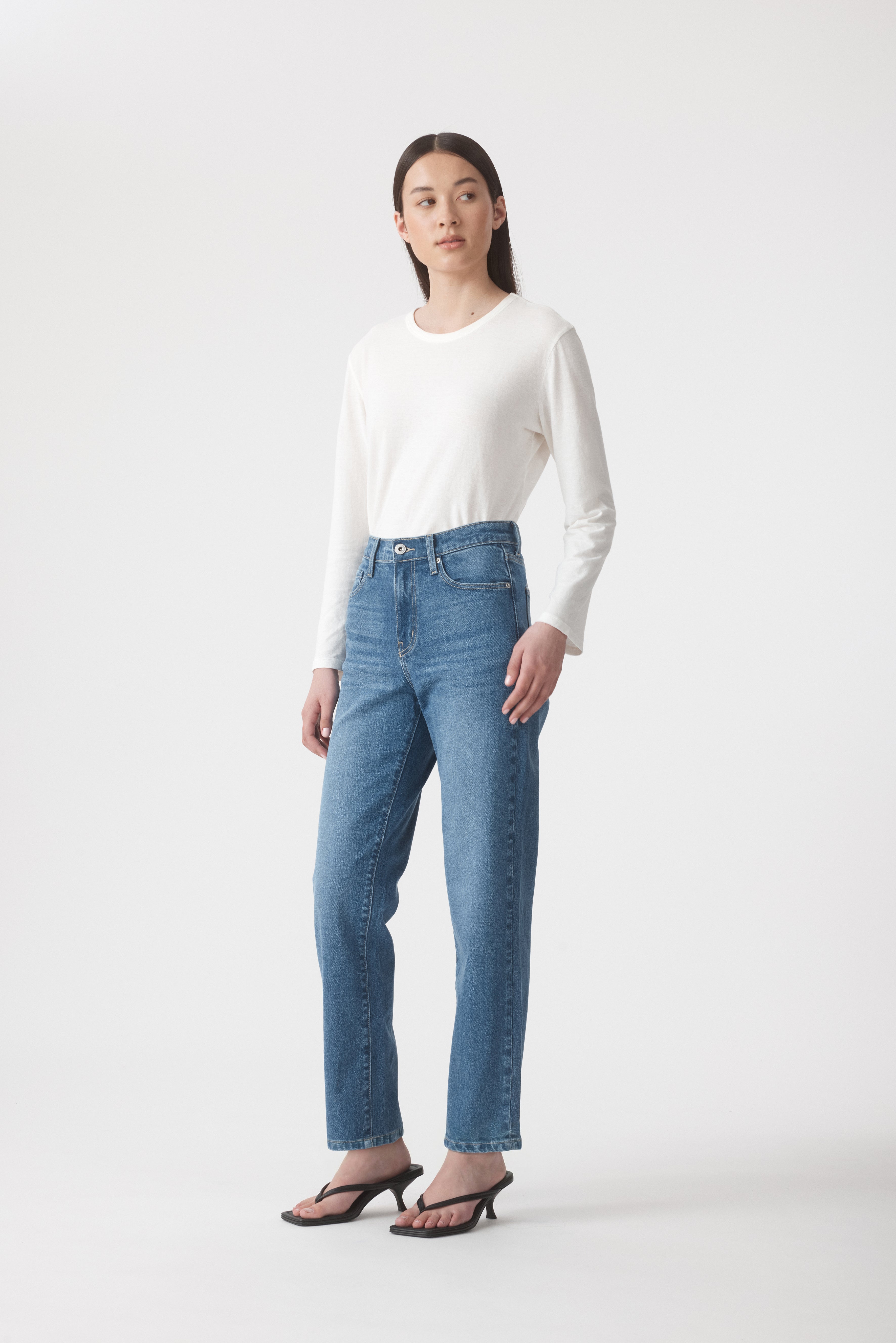 Zoe high rise straight leg jeans 28" in liberty 2