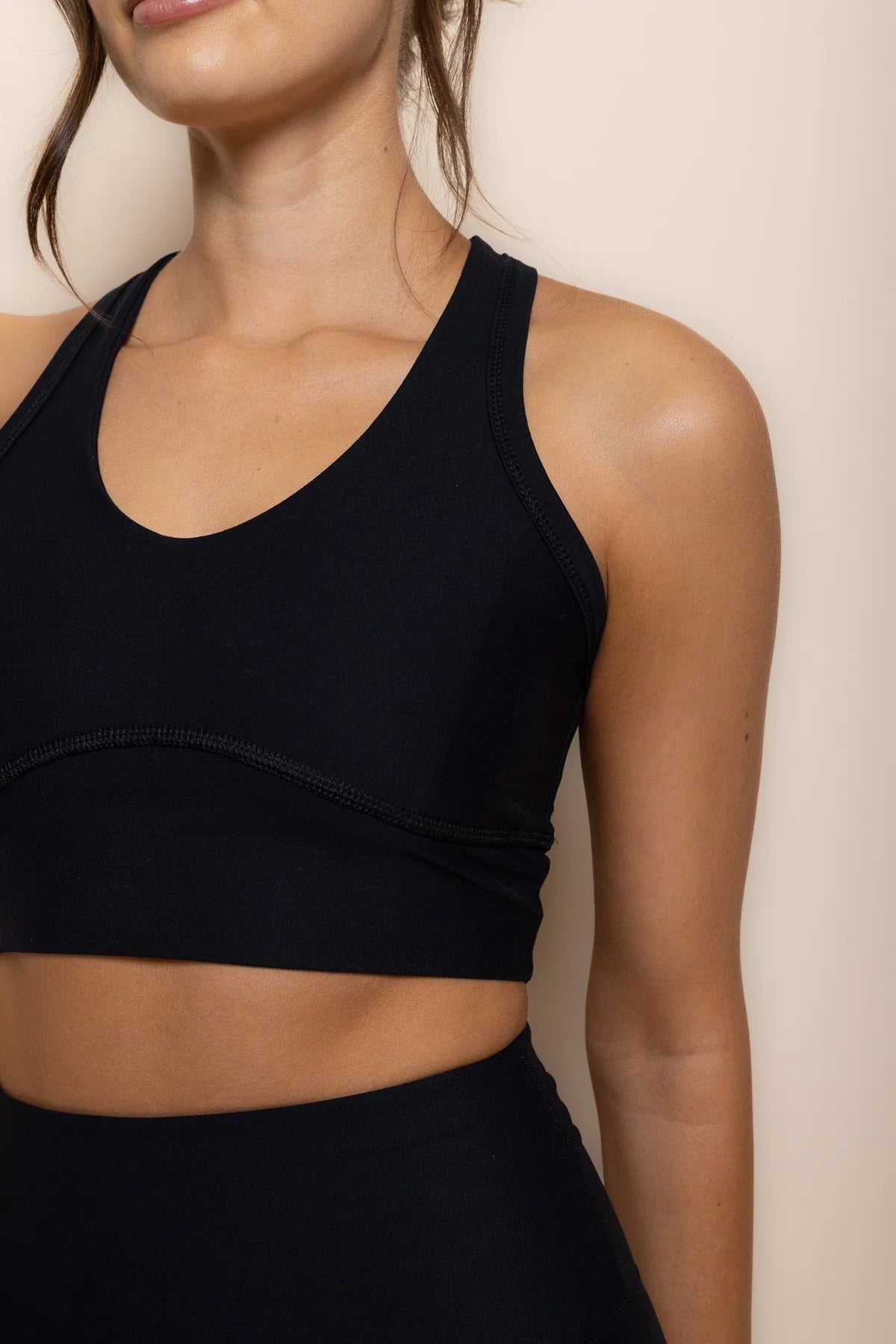 DK Active elation crop in black close up 