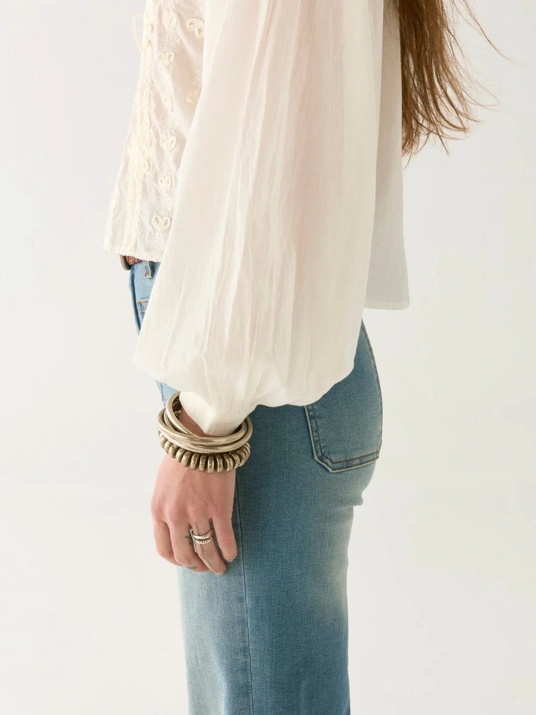 Maison Hotel Ludovica Pearl Blouse – lord Byron close up of cuff