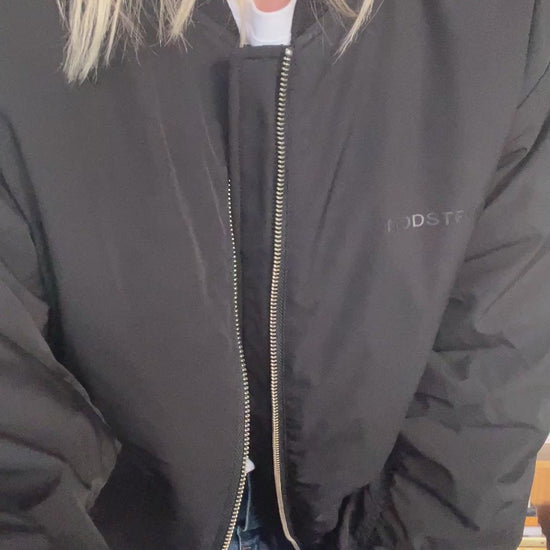 Modström Obi Jacket in black – video 