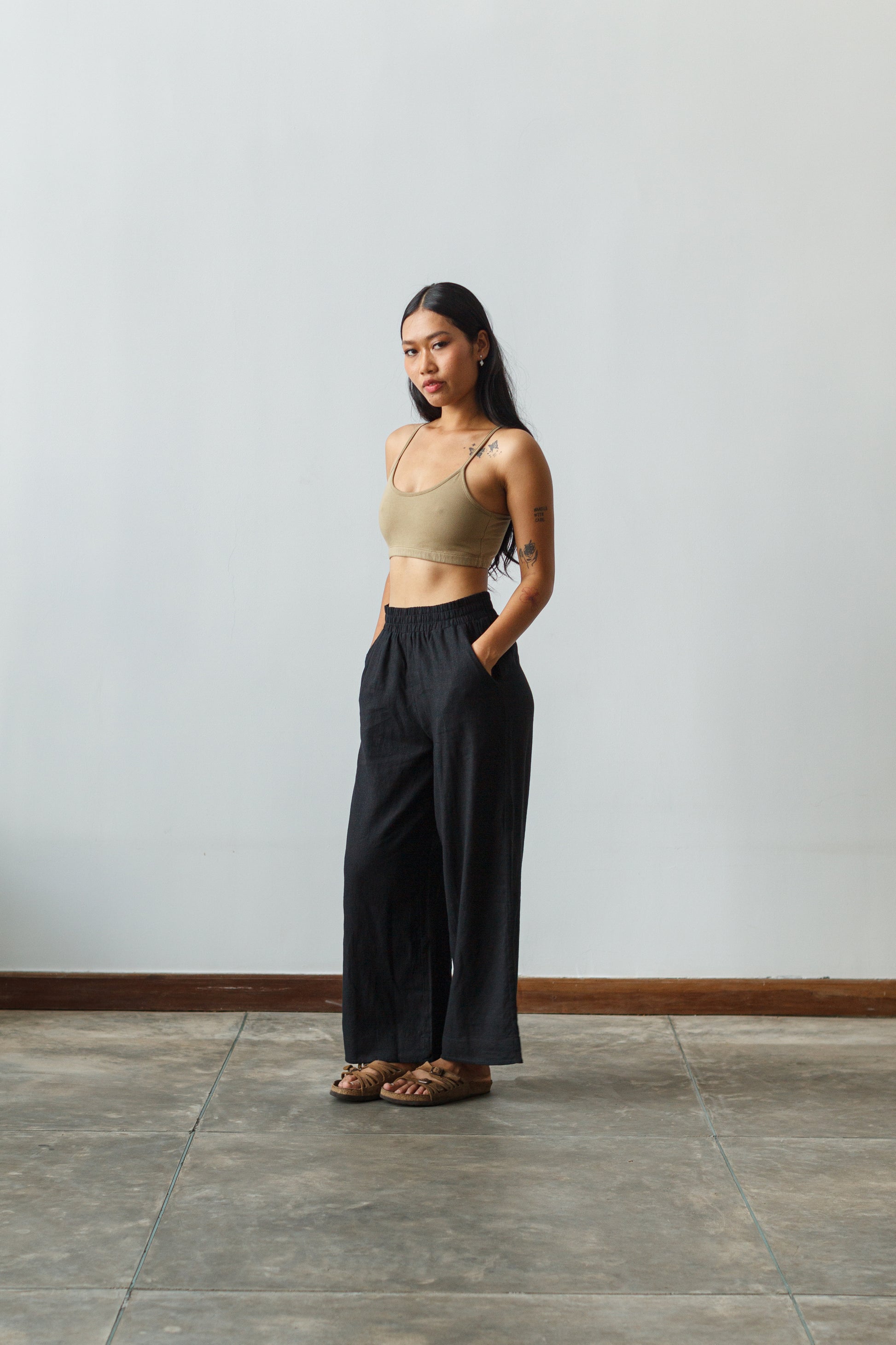 Dorsu wide leg linen pants in black